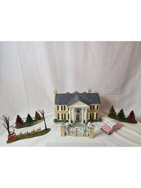 Dept 56  Villages 55041 Elvis Presley's Graceland Special Edition Gift Set